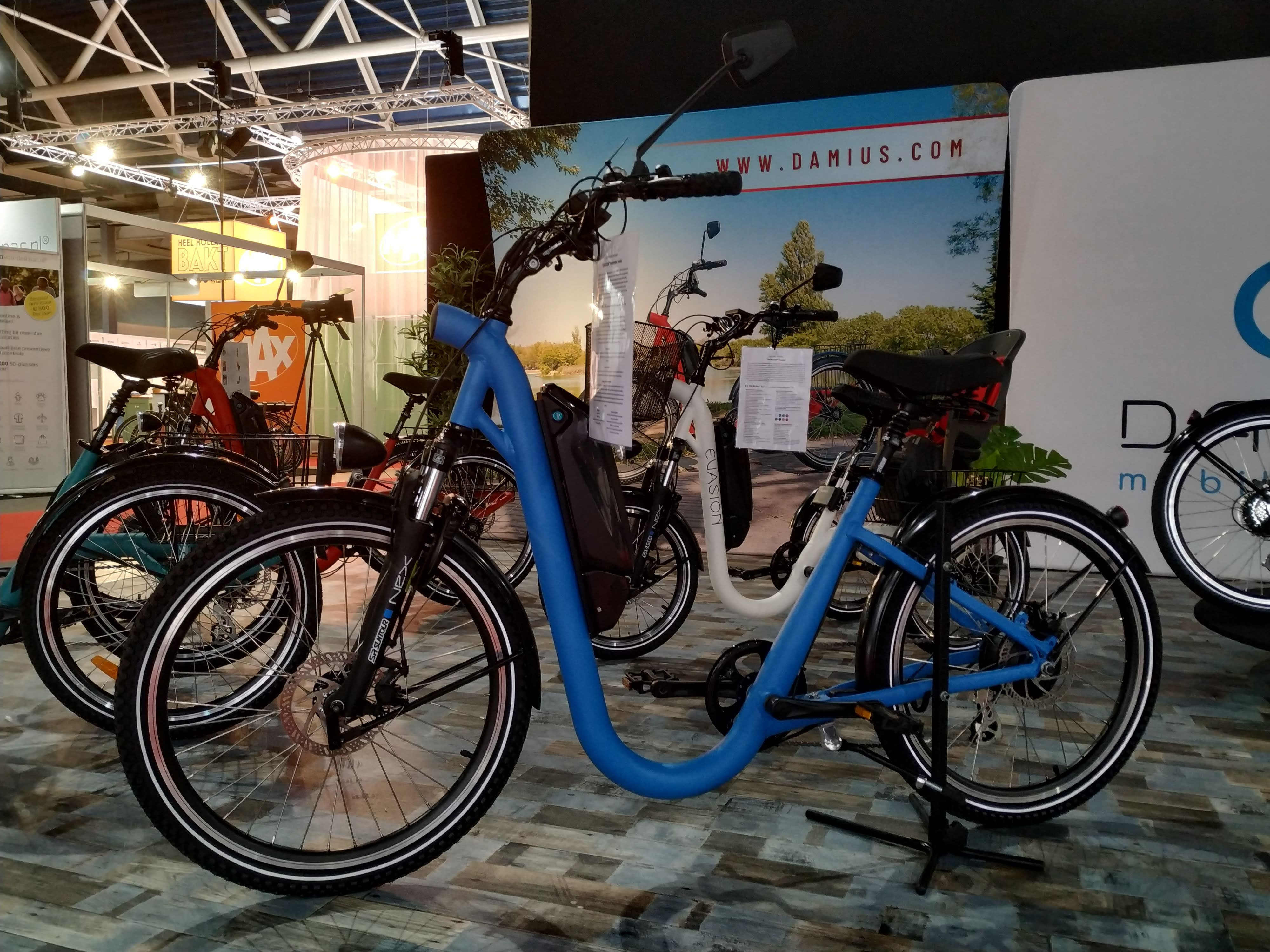 Le tricycle Liberty électrique avec enjambement bas.