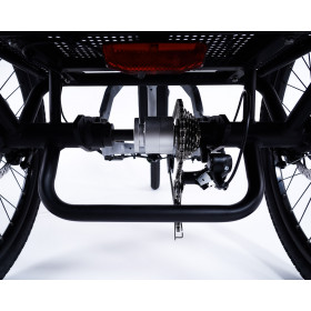 Feu arrière avec fonction stop au freinage sur le tricycle électrique Essentiel