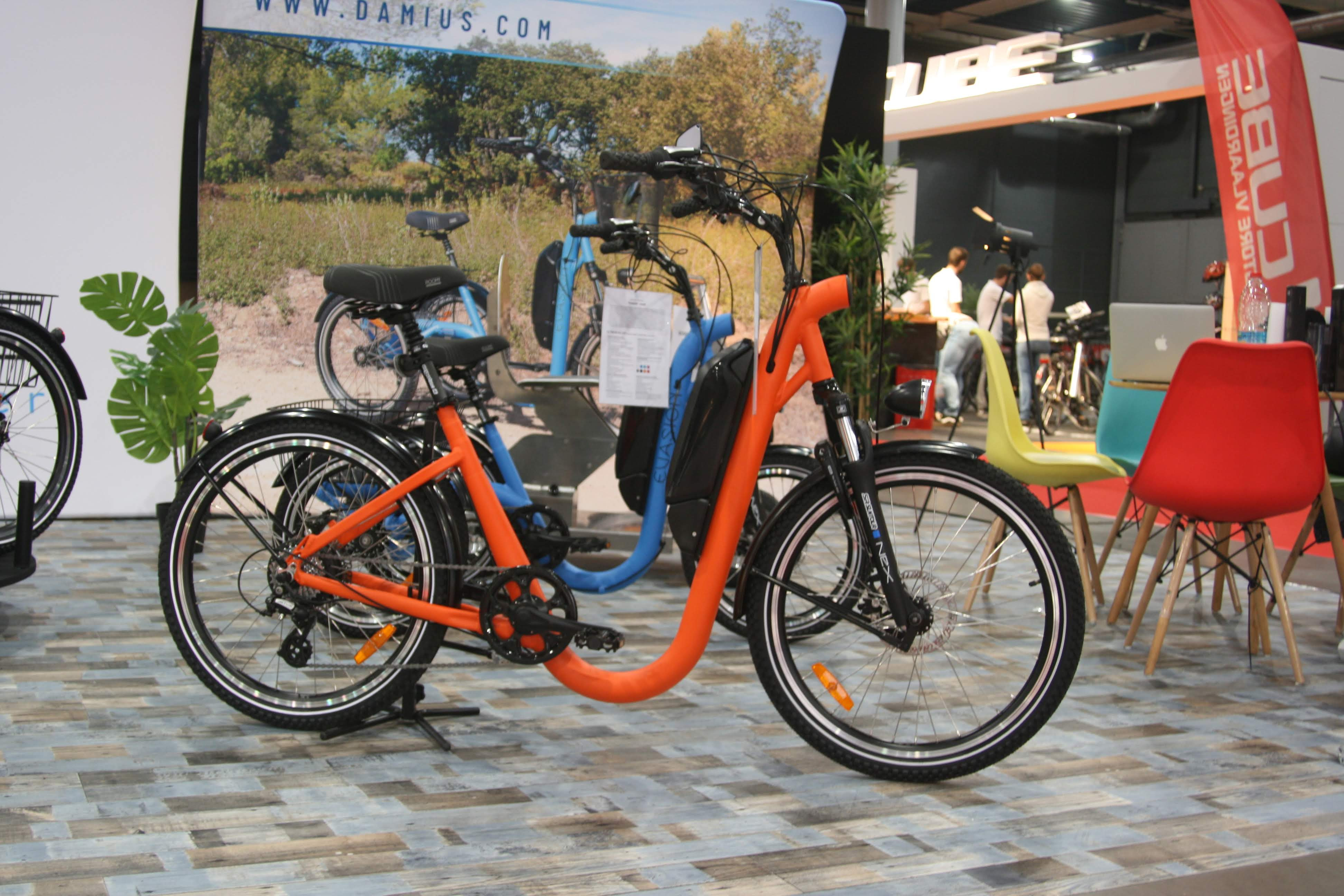 Bicyclette Bas Cycliste Velo Electrique Enjambement Bas Vélo