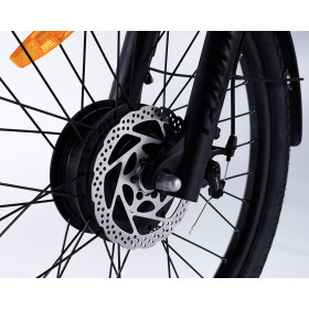 Moteur Bafang 45Nm dans la roue avant de l'Essentiel tricycle électrique