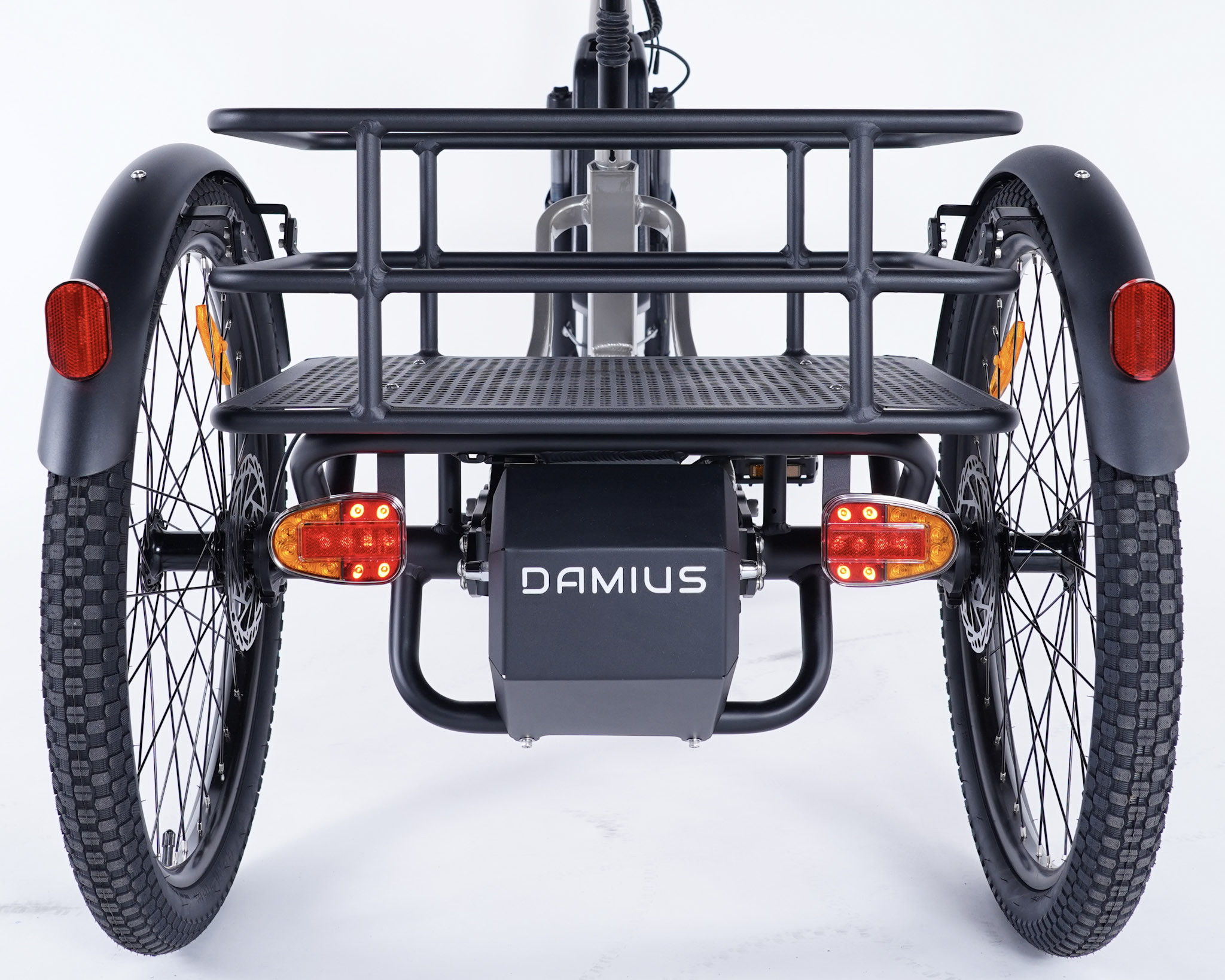 Tricycle électrique Damius EVASION feux arrière clignotants + klaxon intégré Tricycle électrique Damius EVASION feux arrière clignotants + klaxon intégré