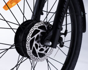 Moteur Bafang 45Nm dans la roue avant de l'Essentiel tricycle &eacute;lectrique