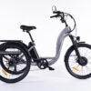 Vue latérale droit du tricycle adulte électrique Essentiel