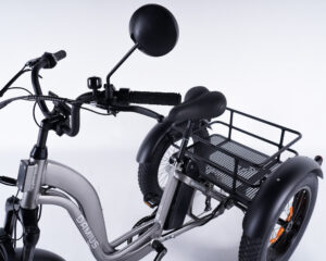 Tricycle adulte &eacute;lectrique avec r&eacute;troviseur de s&eacute;rie