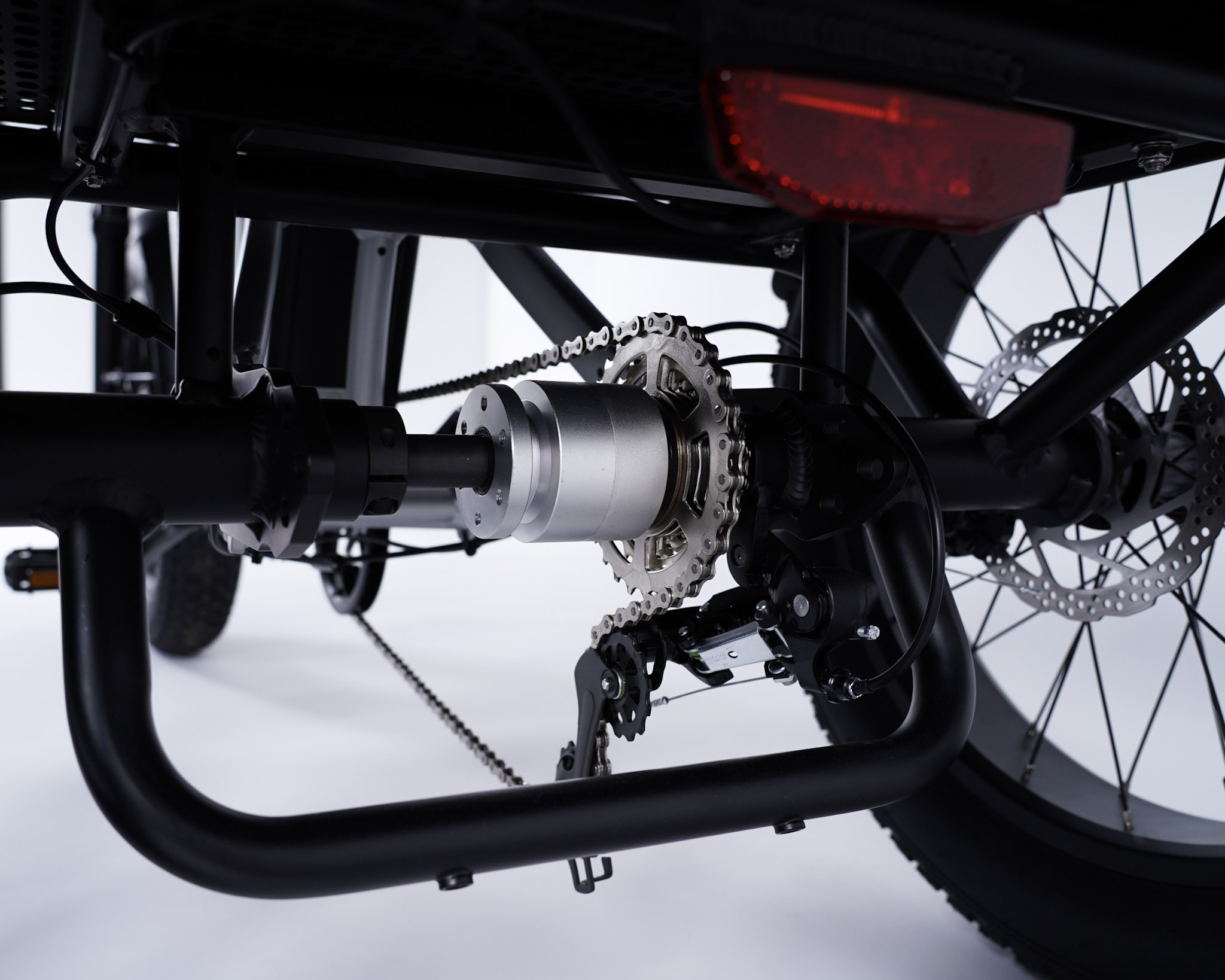 Tricycle adulte avec différentielfeu stop au freinage