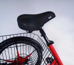Selle confortable avec suspension sur tricycle &eacute;lectrique pour senior
