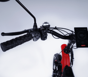 Commande de l'assistance &eacute;lectrique, de l'&eacute;clairage et des clignotants sur tricycle Damius