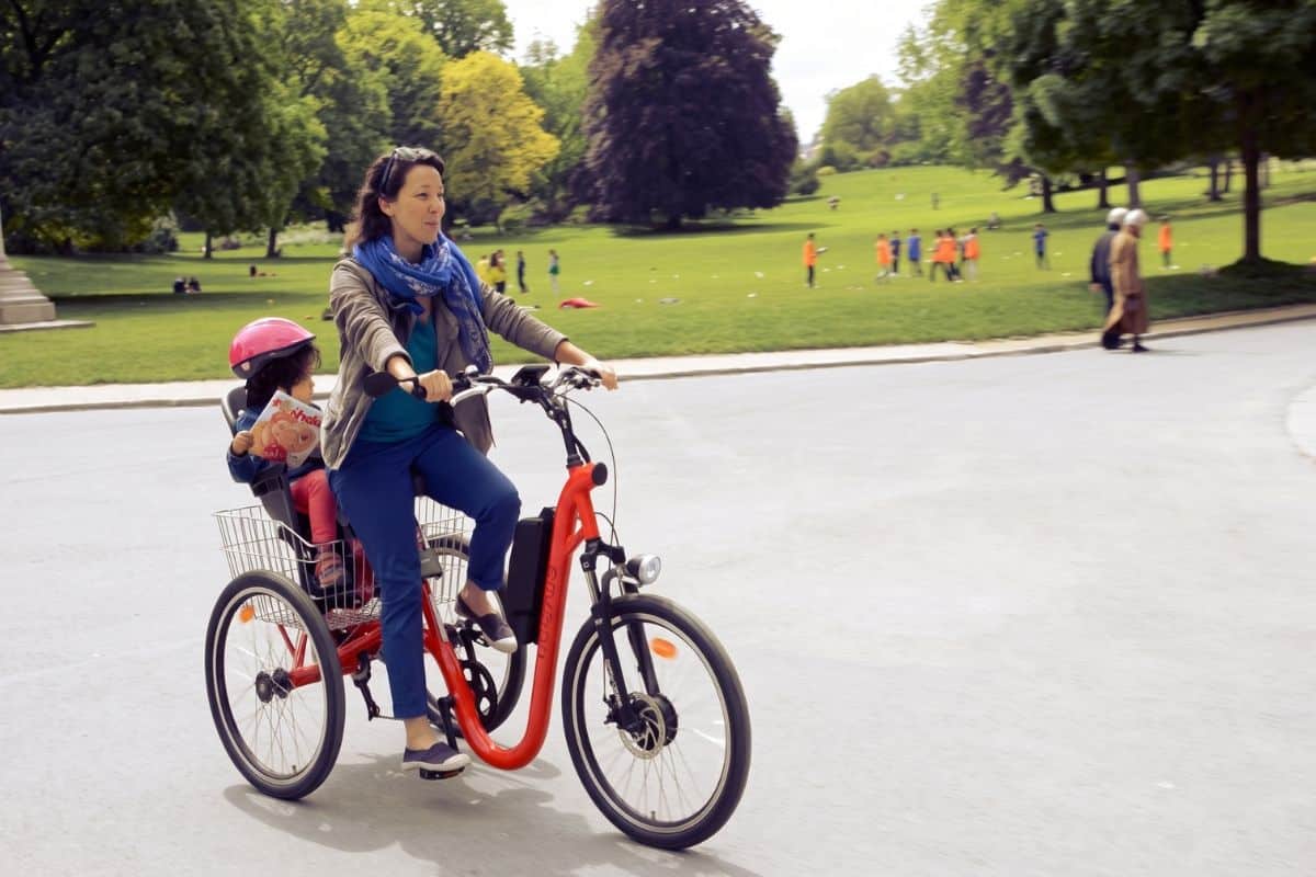 Video enfant tricycle electrique